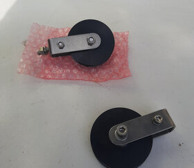 Kladka kovová s úchytem 76 mm - 2