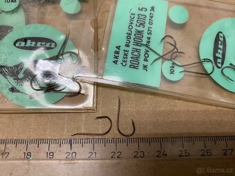 Háček Akra Roach 5013 č. 5 - 10 ks - 2