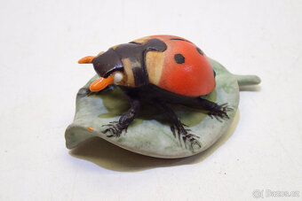 Beruška na listu - Royal Dux  - 2