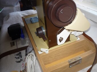 Šicí stroj VERITAS - TOP stav - 2