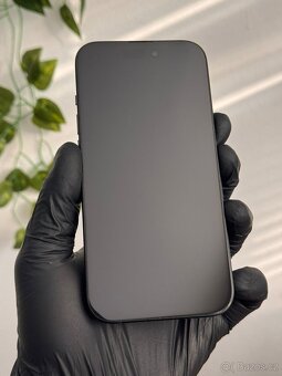 iPhone 15 256GB černý - 2