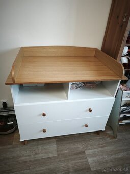 Přebalovací komoda (bílá/dřevo) - 2