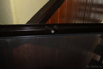 Síť do okna s rámem proti komárům - 2