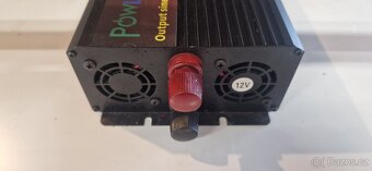 Invertor/střídač měnič napětí 12V na 230V - 2