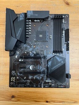 GIGABYTE B550 GAMING X V2 Socket AM4 ,funkční,Záruka - 2