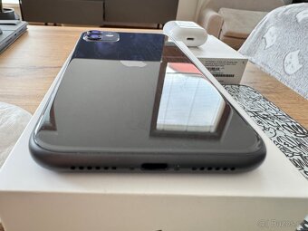 Iphone 11, 64 gb+ Airpods 1.generace - 2