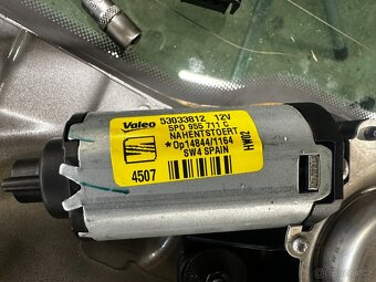 Seat Altea motorek zadního stěrače - 2