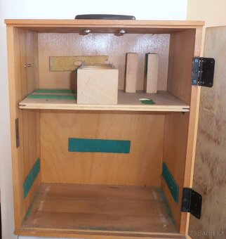 skříňka od laboratorních vah - 2
