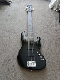 Rezervace Baskytara Fender Squier Deluxe - 2