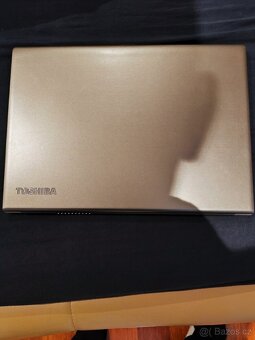 TOSHIBA '13' celokovový notebook jako nový - 2
