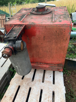 Hydraulika. Nádrž na malotraktor. - 2