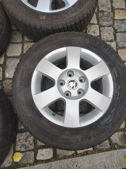 Prodám orig alu 15 škoda Octavia 2 5x112 ET 47 zimní pneu - 2