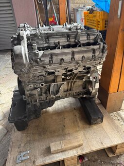 Mercedes benz motor OM642 350 CDI v6 + díly - 2