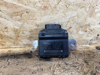 ŘÍDICÍ JEDNOTKA ELEKTRONICKÉ RUČNÍ BRZDY HYUNDAI 59790-3Z500 - 2