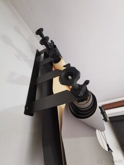 Držáky s trny na 4 fotopozadí + 3 x fotopozadí š. 1,35m - 2