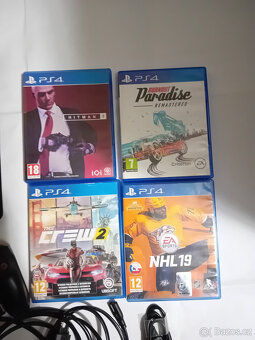 Sony Playstation 4 Slim - 2 x ovladač, 4 x hra - 2