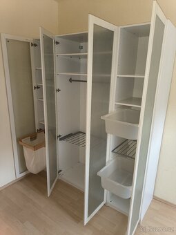 Bytový nábytek, skříně, stoly, komody , doplňky - 2