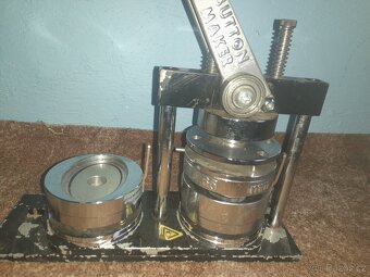 Lis button maker - 2