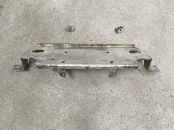 Držák navijáku Pajero - 2