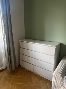 Velká bílá komoda - 2