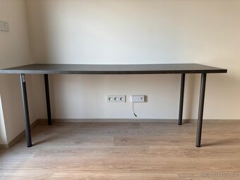 Dlouhý nepoužitý stůl - 2