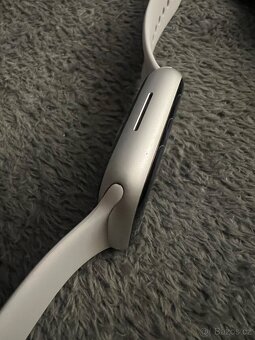 Prodám Apple Watch 8 45mm MINIMUM POŠKOZENI - 2