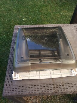 Střešní okno do karavanu - 2