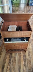 Radio s gramofonem hrací skříň Akord 104 - 2