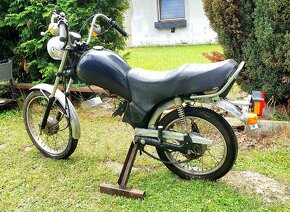 Stará motorka Yamaha - 2