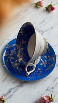 Modrý porcelánový šálek s podšálkem zn. Bavaria - 2