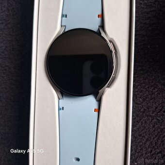 SAMSUNG Galaxy Watch FE stříbrná - 2