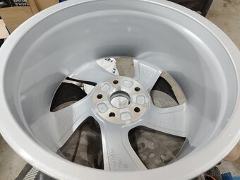 Nová Alu kola Original Audi A3 8Y r17 8Y0601025A - 2