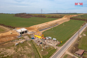 Prodej historické zámecké sýpky s pozemkem, 250 m2, Zalužany - 2