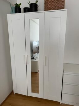 Šatní skříň a komoda - 2