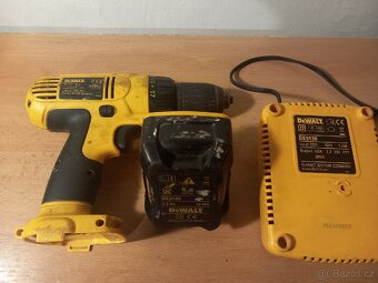 Vrtačka nabíječka a baterie Dewalt na díly - 2
