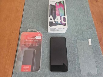 SAMSUNG Galaxy A40 - 2