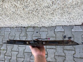 Bmw e39 tourung lišta otvírání kufru - 2