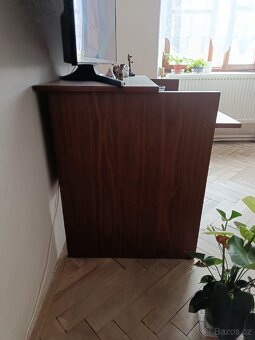 Prodám stůl za 85kč.Pevný. - 2