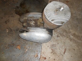 Jawa 250 panelka motor - 2