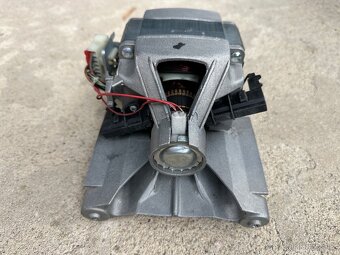 Motor z pračky - 2