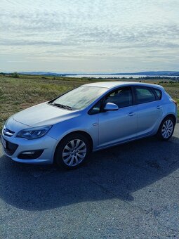Opel Astra J 1.4i 74kW první majitel najeto pouze 50tis.km - 2