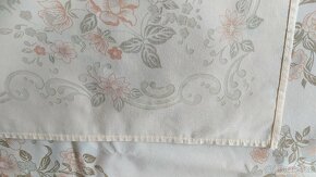 Nový ubrus sváteční - 2