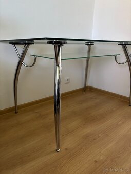 Skleněný jídelní stůl - 2