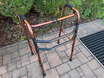 Chodítko pro seniory a důchodce - nové, 4bodové, skládací - 2