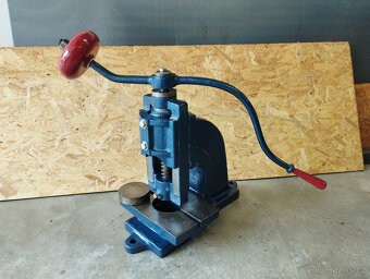 Ruční vřetenový lis po repasi - 2