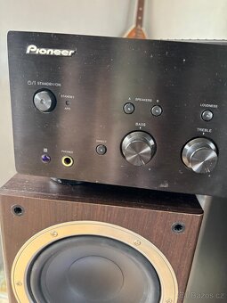 Zesilovač Pioneer - 2
