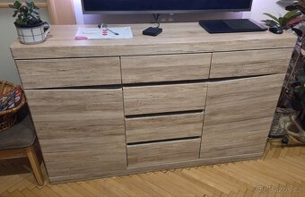 Komoda a prosklená skříňka - 2