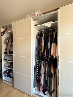 Prodám šatní skříň IKEA – jako nová - 2