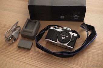 Olympus O-MD E-M10 II tělo - 2