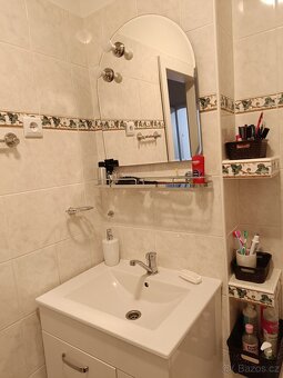 Zrcadlo s osvětlením + polička - 2